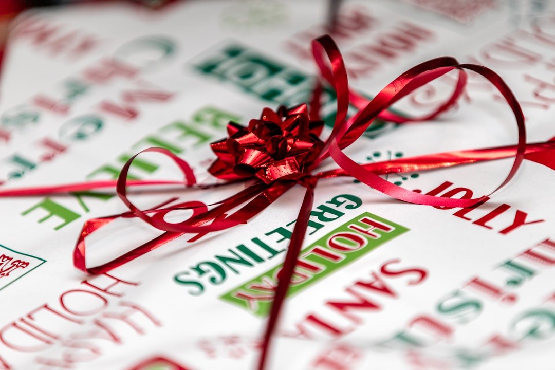 red-bow-gift-m2ryw1syrqi